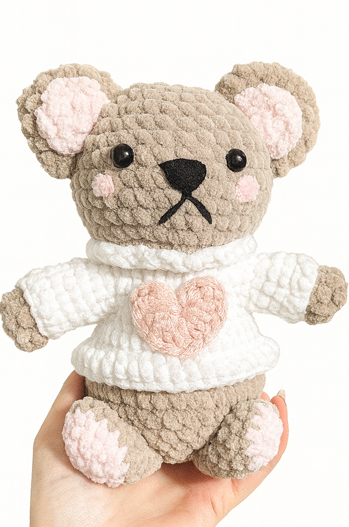 Crochet bear with sweater